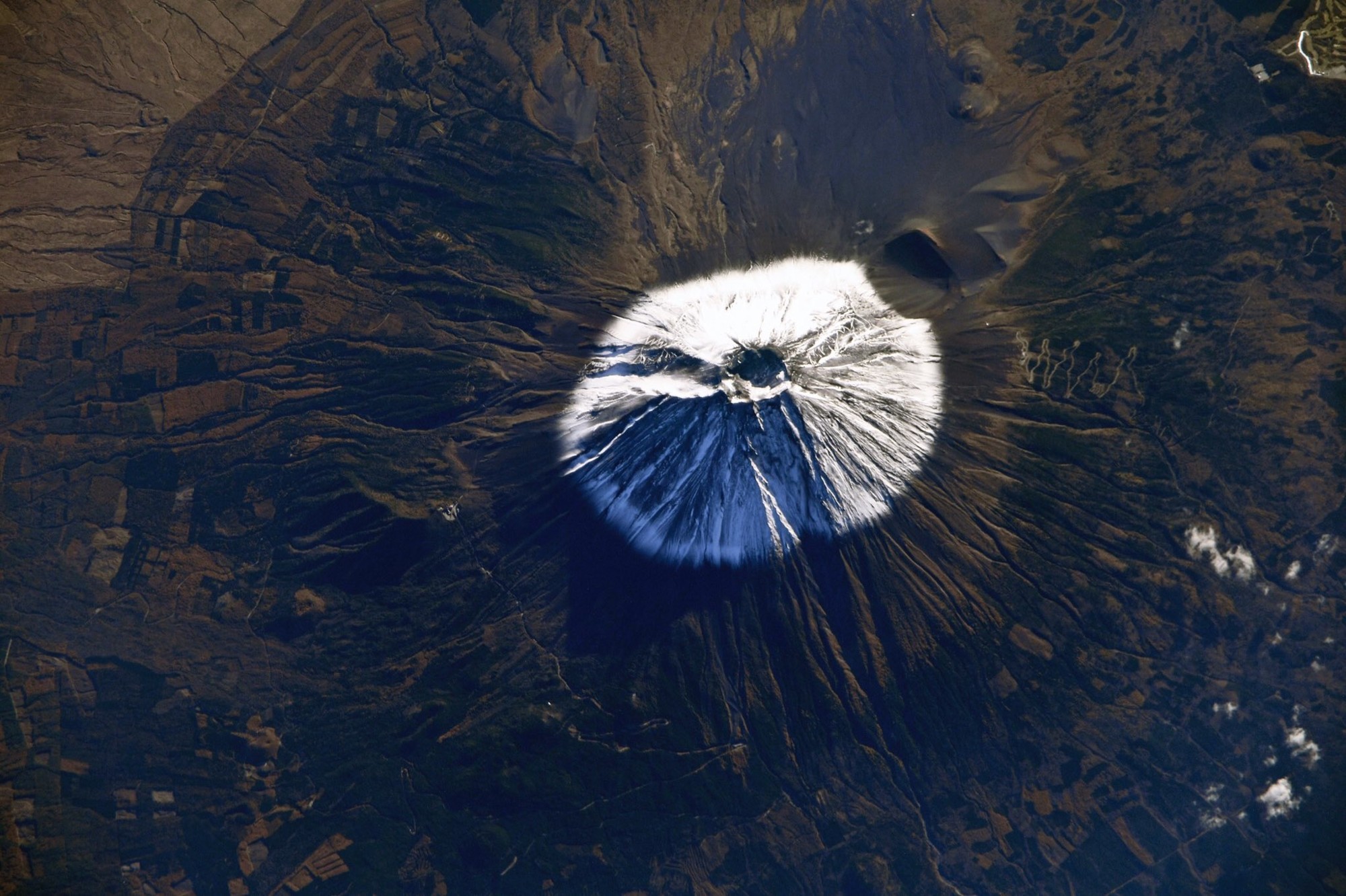 Вулкан Фудзияма из космоса