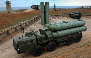 ВКС России получат в 2018 году три полковых комплекта С-400