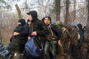 Меркель раскритиковала Эрдогана за использование мигрантов для давления на ЕС