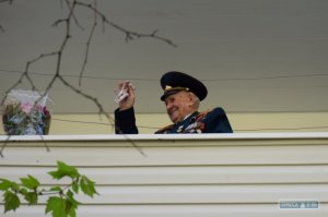 В Одессе под балконом военный оркестр сыграл для 99-летнего ветерана: видео