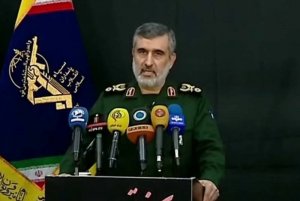 Глава ВКС КСИР анонсировал показ созданной в Иране гиперзвуковой баллистической ракеты