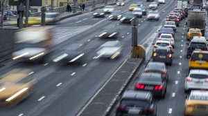 В России призвали сделать обязательным размещение флага на транспортных номерных знаках