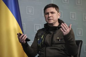 Советник главы офиса президента Украины Михаил Подоляк фактически обвинил подлежащих мобилизации украинцев в том, что они не хотят вкладываться в защиту страны.