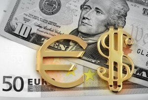 В апреле доллары обменивали в 2,2 раза чаще, чем евро: средний чек одной валютообменной операции составил $664 и €898