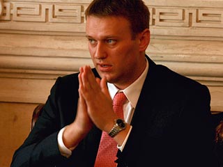 Навальный в костюме