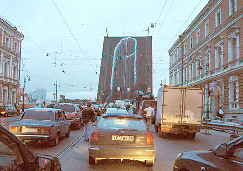 На литейном мосту нарисовали