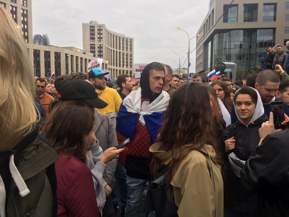 События в мире сегодня последние. Юрий Дудь на митинге. Митинги в Москве Дудь. Блоггеры на митингах. Оппозиционные блоггеры.