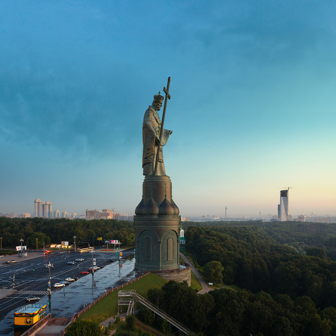 высокие памятники москвы