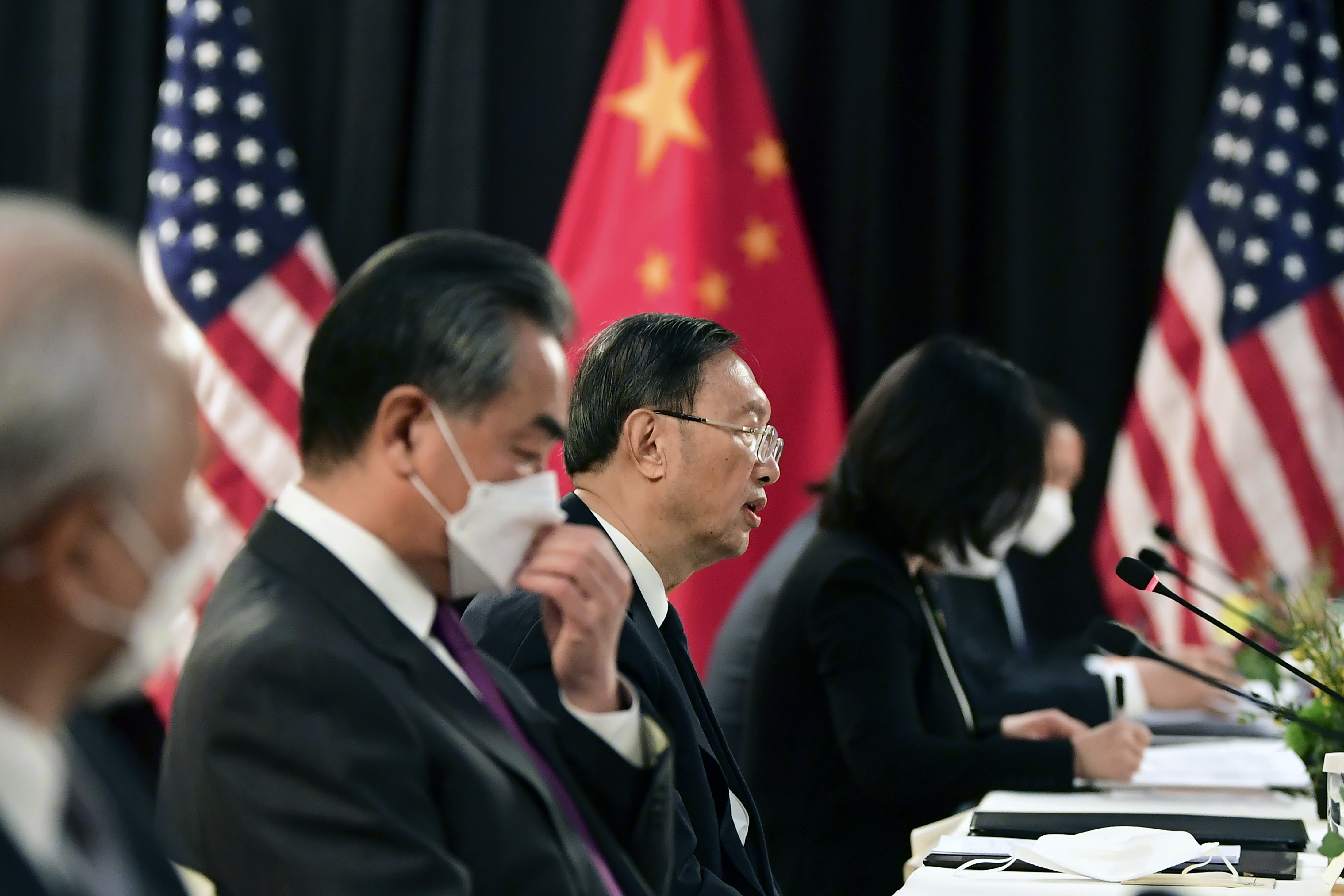 Переговоры японцев. Посол КНР В США Цинь Ган. Переговоры с китайцами. Переговоры в Китае.