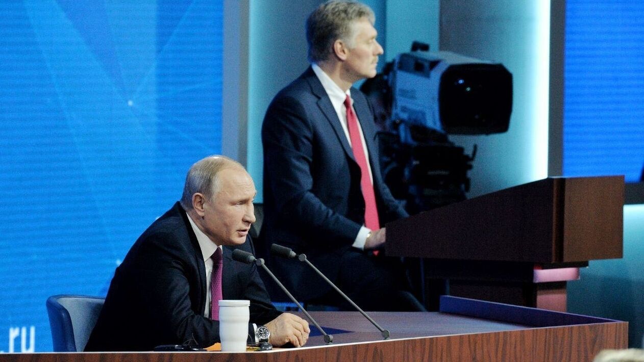 Песков рассказал, когда Путин объявит новую дату голосования по конституции