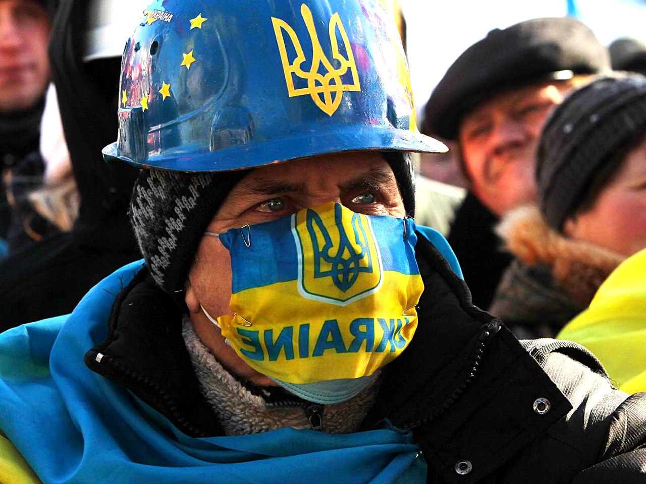 Северные украинцы. Майдан 2014 кастрюлеголовые. Майданутые украинцы. Кастрюли на Майдане.