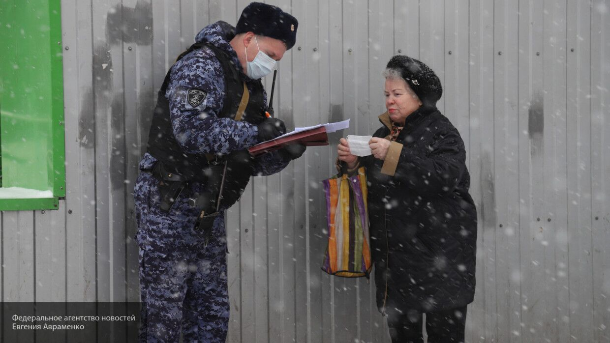 Карантин последние новости. Полиция карантин прикол. Самоизоляция МВД. Росгвардия коронавирус карантин. Путин карантин по коронавирусу.