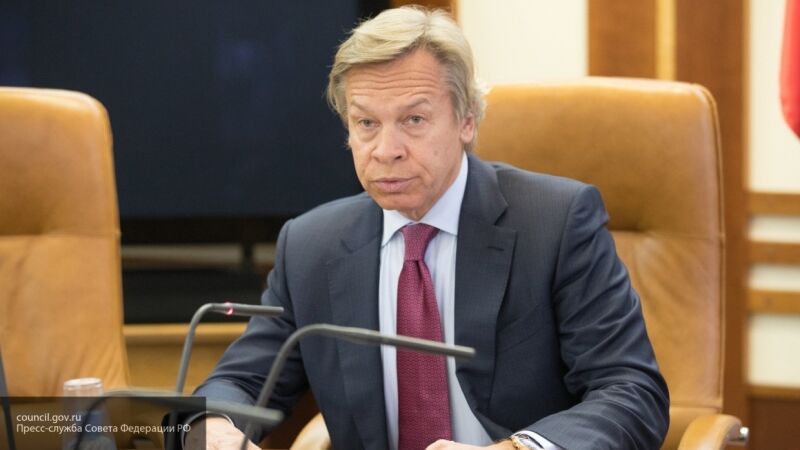 Пушков напомнил американскому историку, что расизм наблюдается в США, а не в РФ