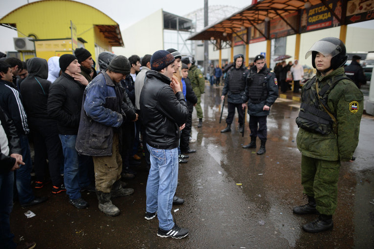 Мигранты против полиции: очередное нападение на рынке 