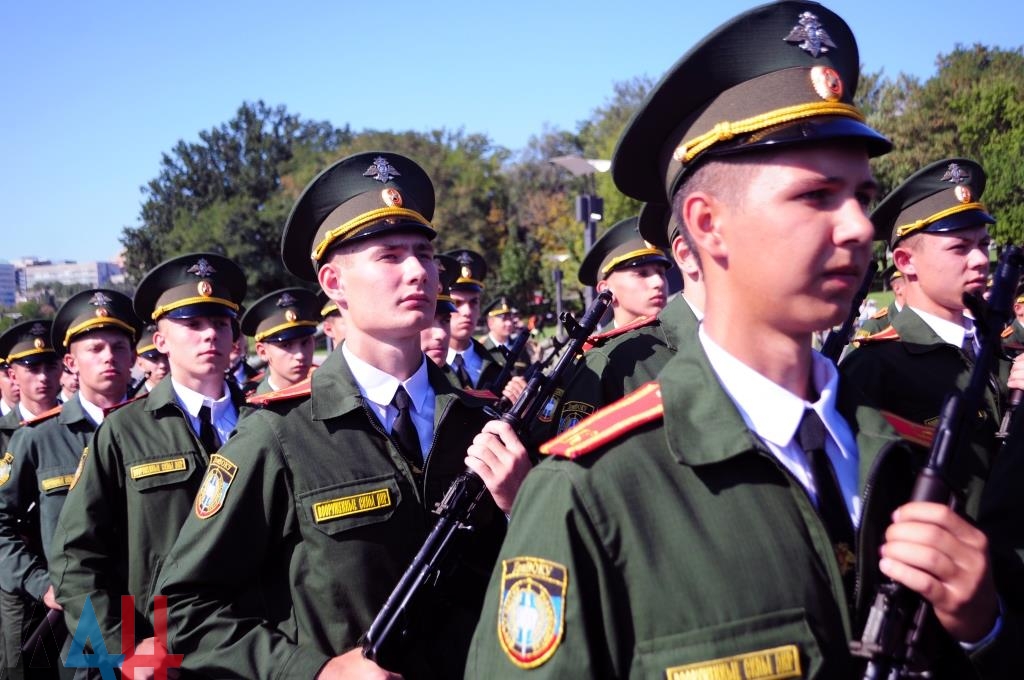 Части войсковые донецк. Донецкое военное общевойсковое командное училище. Донецкое военное училище ДНР. Высшее командное училище Донецк. Высшее командное училище Донецкое военное.