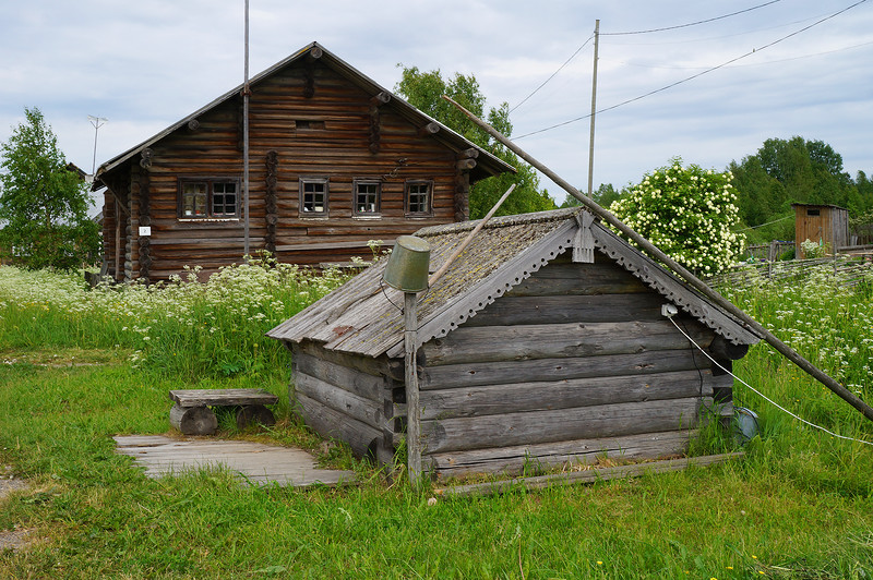 Деревни 16. Карелия, деревня щайниковская. Карелия деревня Кортала. Деревня Карелы Себежский. Колодец в карельской деревне.