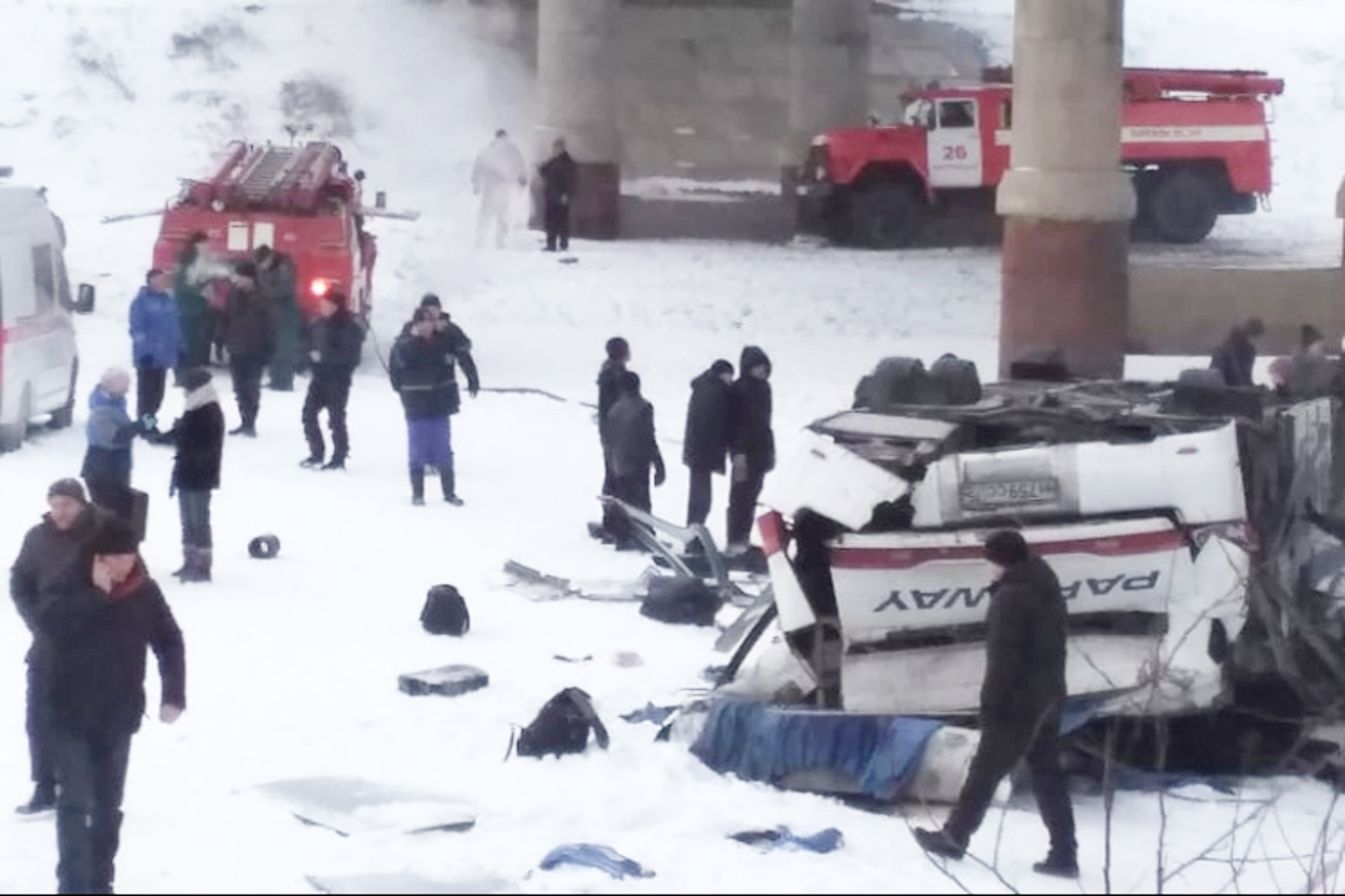 30 декабря 2019 г. Автобус упал с моста в Забайкалье. Автобус упал с моста в Забайкалье 2019. Авария автобуса в Сретенске. ДТП С автобусом в Забайкальском крае 1 декабря 2019.