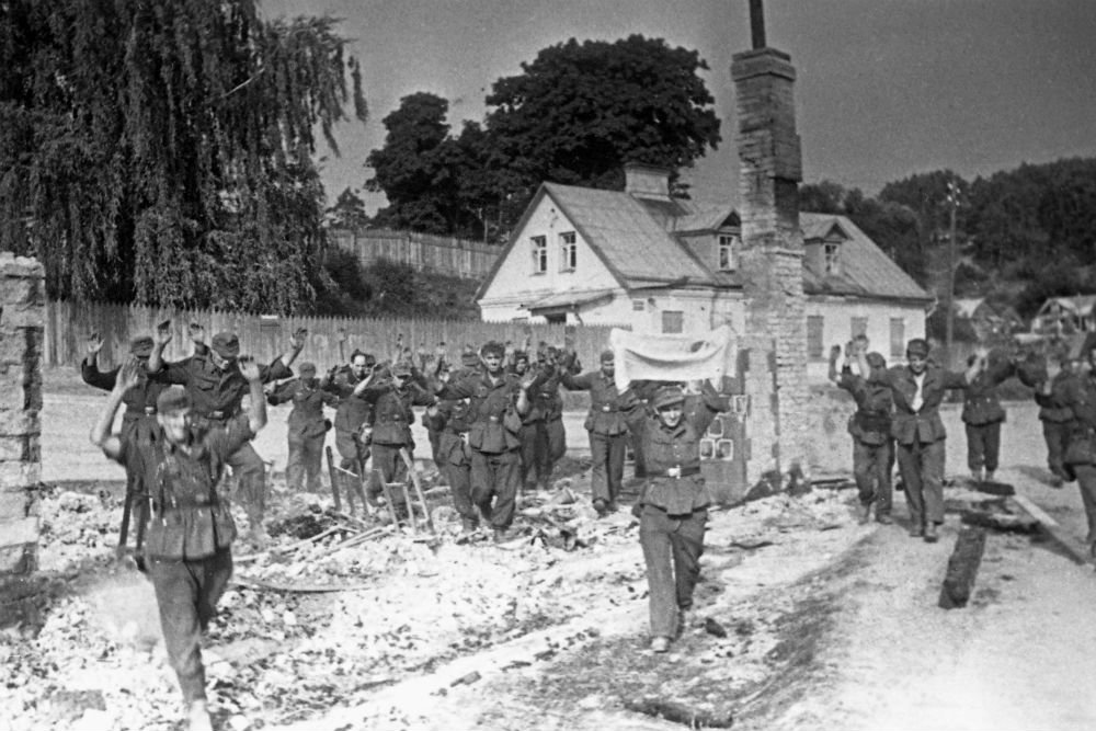 Летом 1944 г. Освобождение Вильнюса 1944. 13 Июля 1944 года освобождение Вильнюса. Освобождение столицы Литвы Вильнюса (13 июля 1944 г.). Вильнюсская операция 1944.