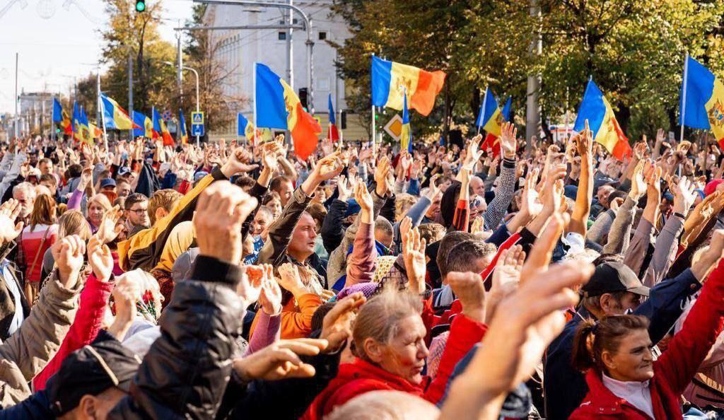 Новости молдова политика. Митинги шествия. Молдова люди. Человек протестует. Молдавия народ.