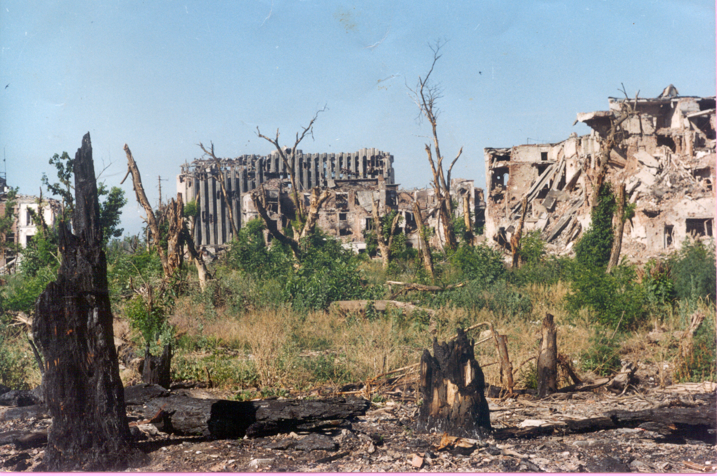 Разрушенный грозный. Грозный после войны. Разрушенный дворец Дудаева 1995. Развалины Грозного.