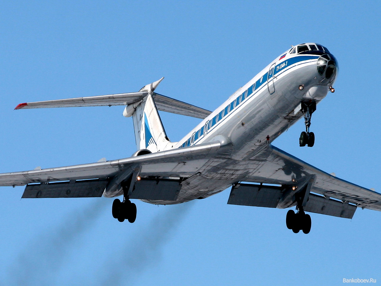 Скорость самолета ту 134. Ту-134 пассажирский. Самолет ту 134. Ту-134 пассажирский самолёт. Ту-134 реактивный самолёт.